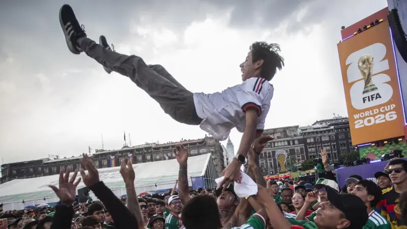 Fan Festival del Zócalo celebra victoria de México vs. Corea con una fiesta bajo la lluvia