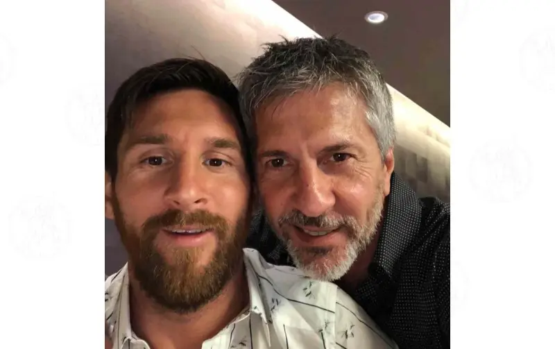 Está padre de Messi bajo supervisión médica