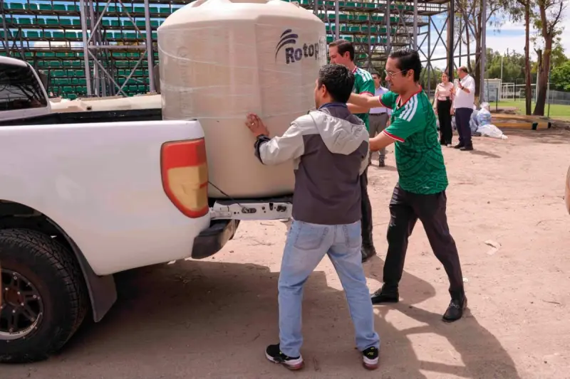 Entregan 690 tinacos a familias de Corregidora para mejorar el acceso al agua