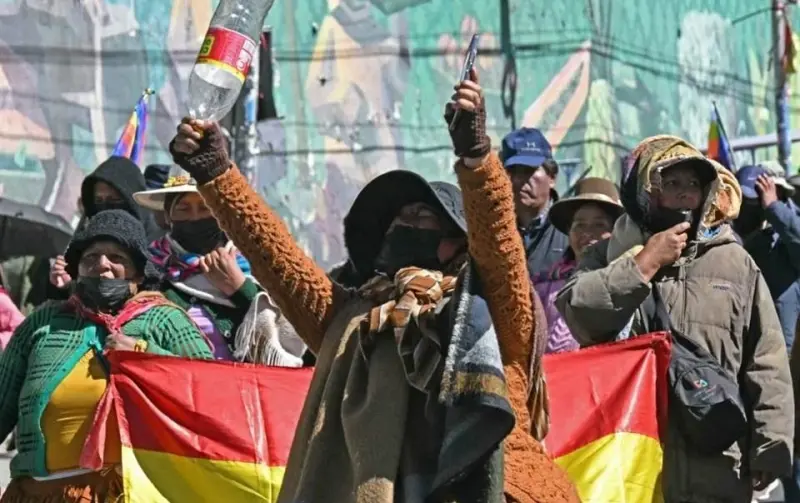 Exigen en Bolivia declarar 'estado de excepción'