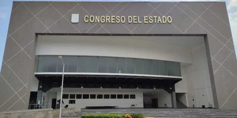 Frena el Congreso destitución “fast track” de alcaldes; siguen en sus cargos: Isaac Pimentel