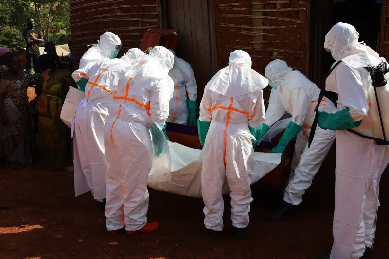 Brote de ébola en Congo supera los mil casos y eleva alerta por personas desplazadas