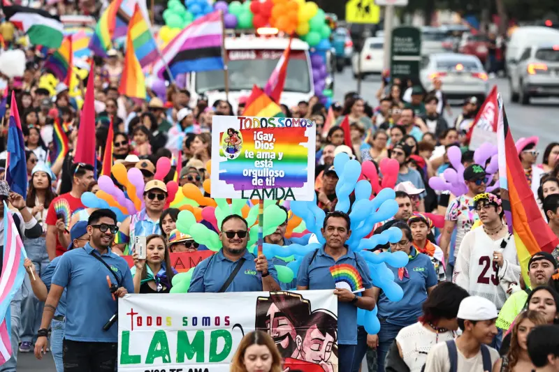 Saltillo se pinta de colores: Marcha del Orgullo y la Dignidad reúne a miles