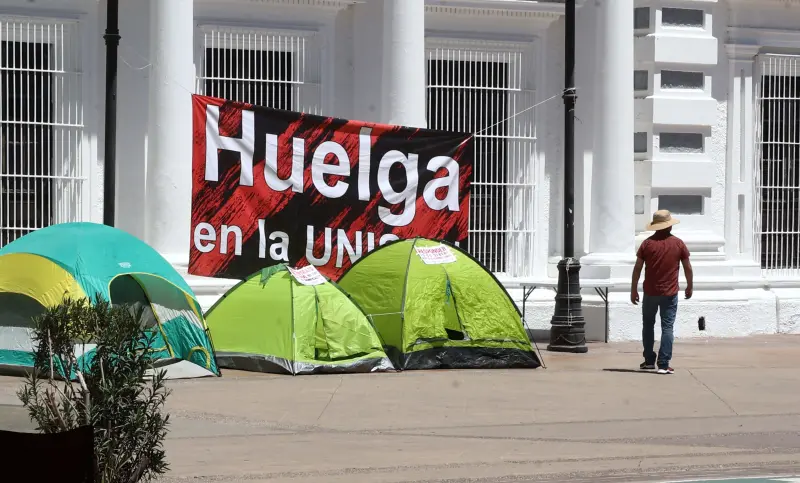 Hacen huelga de hambre en la Universidad de Sonora: Profesores del STAUS intensifican protestas