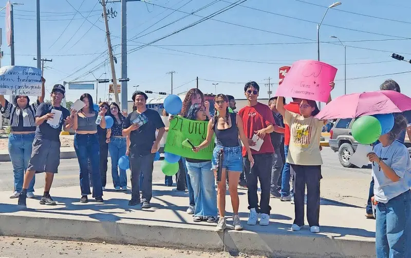 Celebran aniversario de la UTCJ… entre quejas