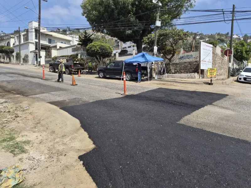 Misael tiene ocho años bacheando calles en Ensenada
