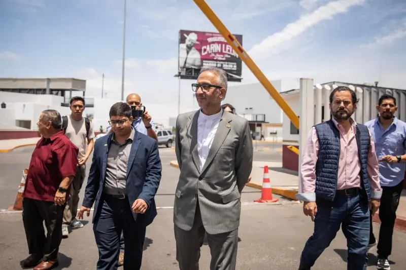 Embajador de Irán visita la garita de San Ysidro
