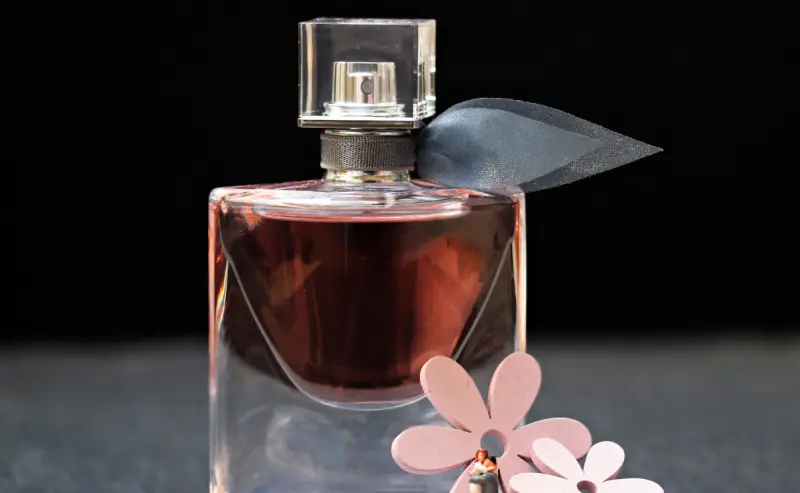 Elegante, luminoso y adictivo: el perfume de Kenzo que merece un lugar en tu colección
