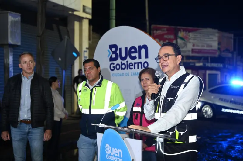 Inaugura Carlos Soto etapa de semaforización de avenida Juárez en Zamora