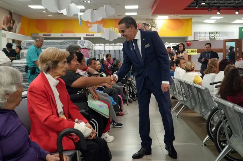 Con la entrega sillas de ruedas a familias de la CDMX, Banco Azteca busca beneficiar a 200 personas
