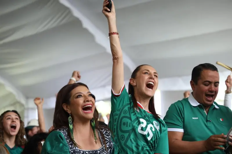 “¡Muchas felicidades a la Selección!”: Así Sheinbaum celebró los dos goles de México contra Sudáfrica