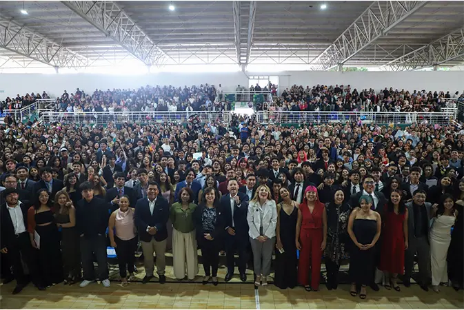 Egresan estudiantes de Bachilleres UAQ, Norte y Sur