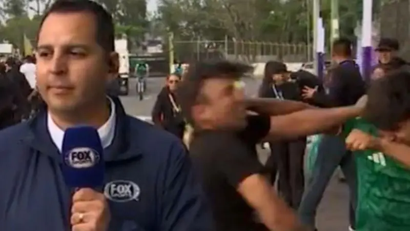 Aficionados mexicanos se agarran a golpes en plena transmisión de Fox Sports tras el México vs Sudáfrica