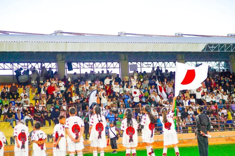 Emoción y talento brillan en Minimundialito