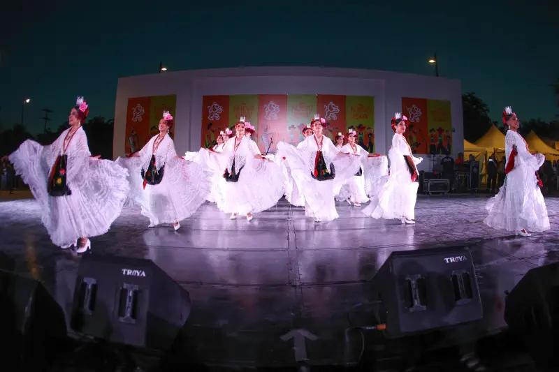 Lena Rome corona una noche de fiesta en la sede del Mundial más norteño