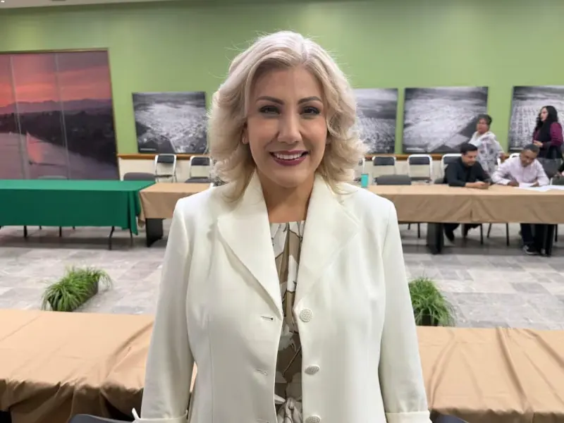 Claudia Santacruz asume como alcaldesa interina tras licencia de Javier Lamarque
