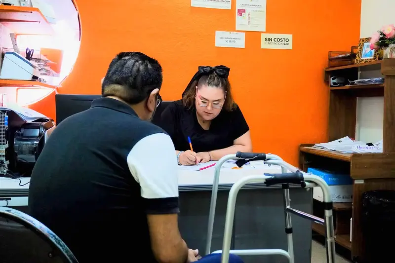 Personas con discapacidad ya pueden tramitar el tarjetón para acceder a cajones exclusivos en SLRC