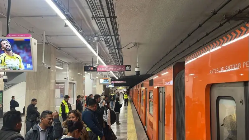 Cierre de una importante estación y retrasos en varias líneas complican la movilidad en la CDMX
