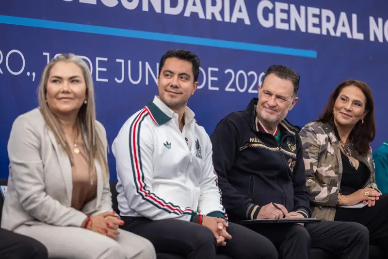 Entregan nuevo auditorio para secundaria de Lomas de Casa Blanca; beneficiará a más de mil 170 estudiantes