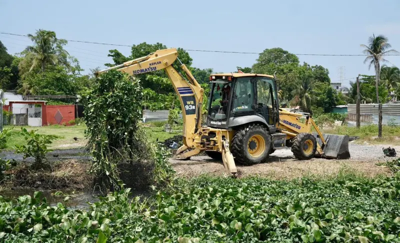 Limpieza de canales agiliza el desfogue de agua pluvial en Veracruz