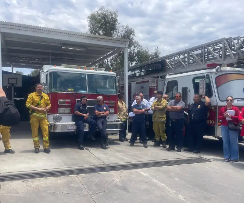 Exigen bomberos destitución del director; advierten protestas