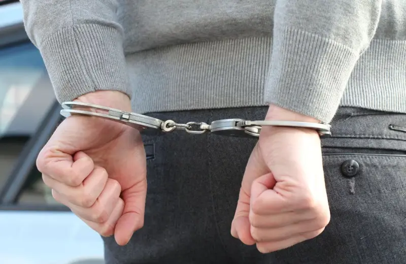 Dos menores son detenidos por presuntamente provocar incendio masivo que destruyó varias viviendas en Pensilvania