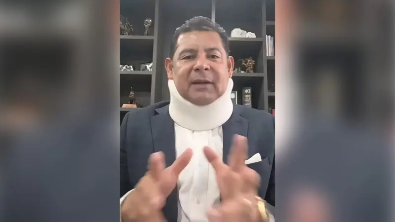 ¿Qué le pasó a Alejandro Armenta? Explican tema de salud por el que apareció con collarín