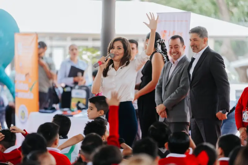 Rehabilitan primaria en colonia San Marcos y entregan útiles escolares