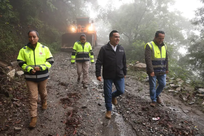 Atiende Luis Nava afectaciones por deslave en Joyas de Bucareli