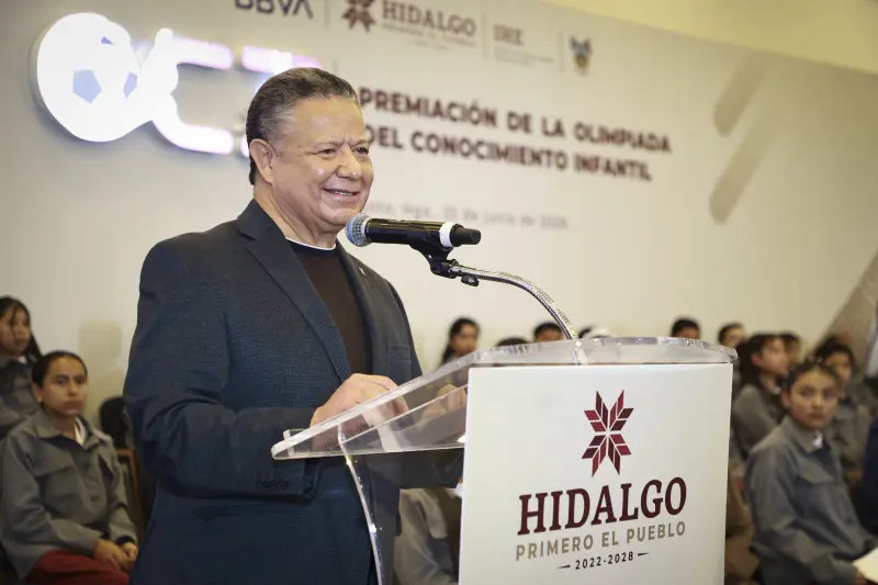 Destina Hidalgo 33 mil mdp a educación y reconoce a alumnos de OCI