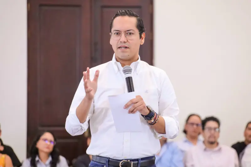 Chepe Guerrero presenta a sindicatos de salud y educación su iniciativa para sancionar como adultos a menores que cometan delitos graves
