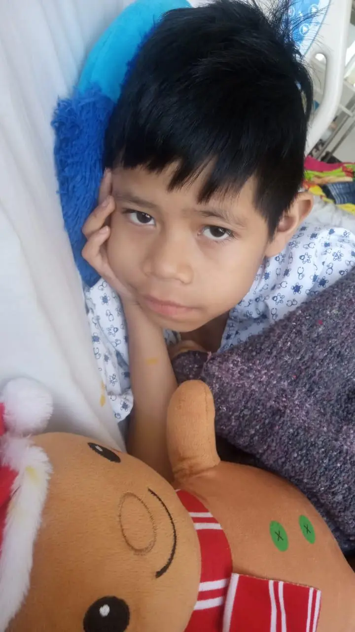 Axel busca concluir su recuperación tras cirugía renal; aún requiere apoyo para procedimiento médico