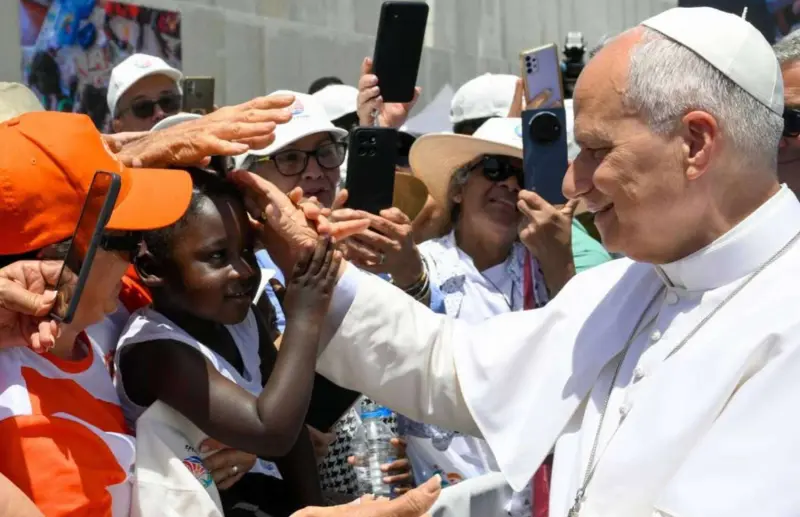El Papa se despide de España con un alegato sobre la migración