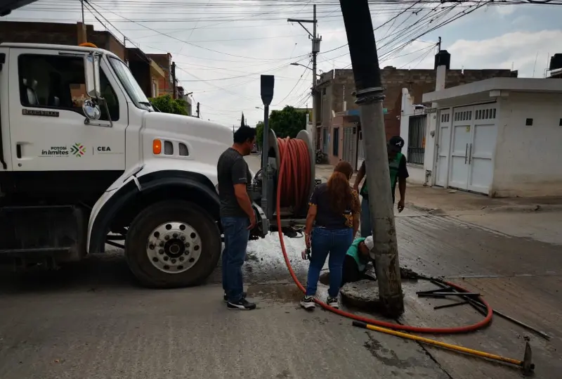 Refuerza CEA limpieza de drenajes para prevenir inundaciones en SLP