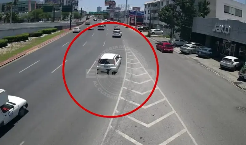 Detiene Policía de Monterrey a hombre que circulaba en camioneta con reporte de robo