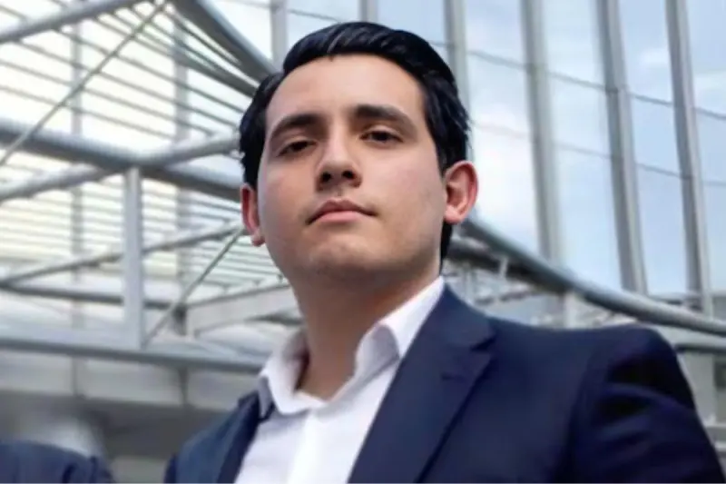 Podría estar en el extranjero socio de Peak; piden intervención de Interpol
