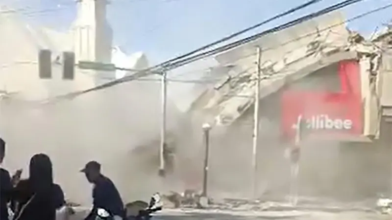Un muerto y edificios colapsados en Filipinas tras potente terremoto de 7.8 de magnitud