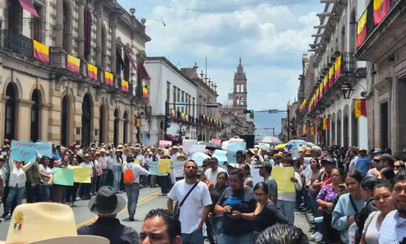 Aguacatero ofrece pagar daños en Congreso de Michoacán