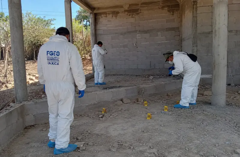 Recolectan peritos indicios balísticos por crimen en Quiahije