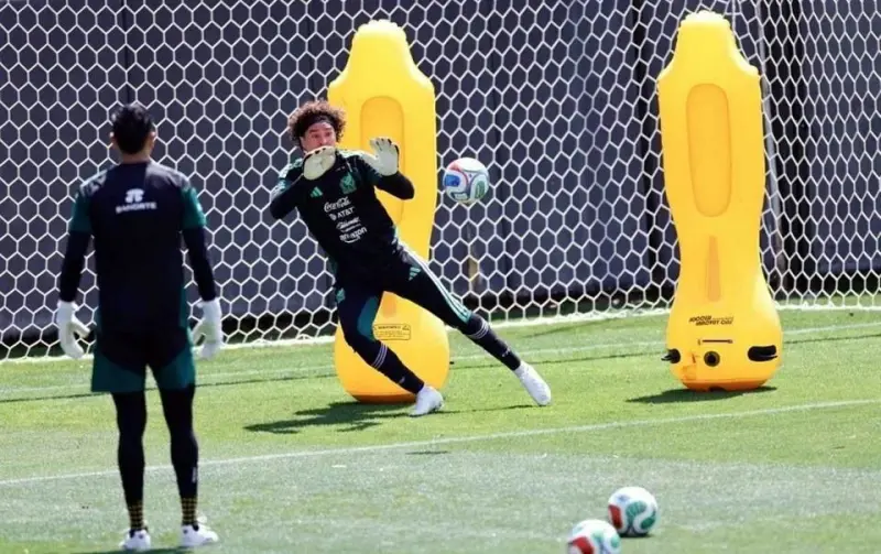 Le gustaría a Vega que la leyenda Ochoa juegue ante Chequia