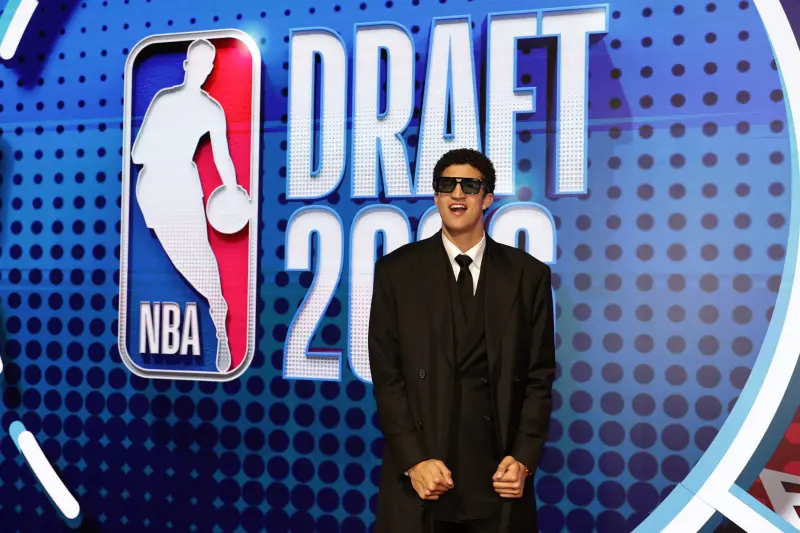 ¡Orgullo azteca! Karim López es el primer mexicano en salir en la primera ronda del NBA Draft