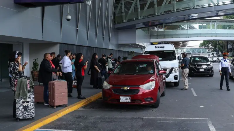 AICM reabre acceso a Terminal 2 tras fractura en rampa durante obras de mantenimiento