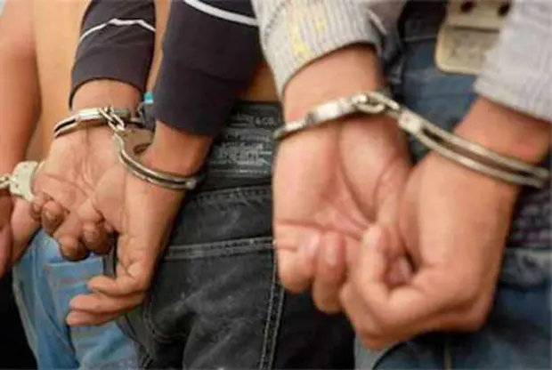 Detienen a 2 hombres con arma hechiza en Real de la Loma