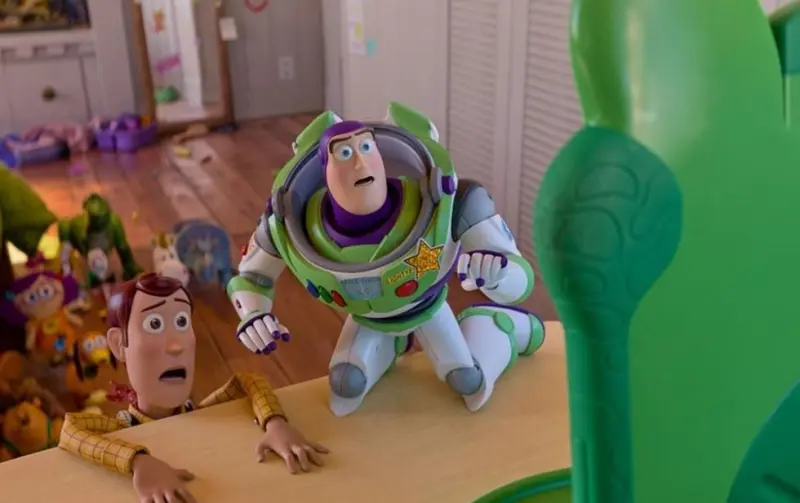 Se mantiene 'Toy Story 5' en la cima de la taquilla