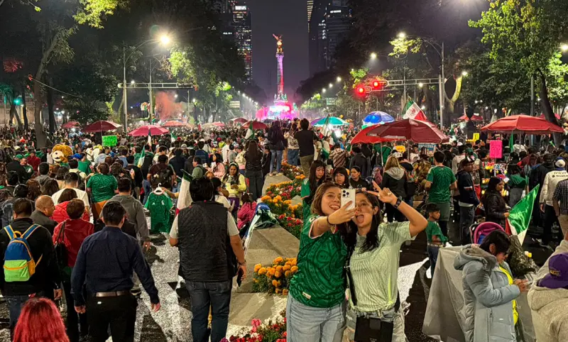 Celebran 400 mil personas que Somos México en Ángel de la Independencia