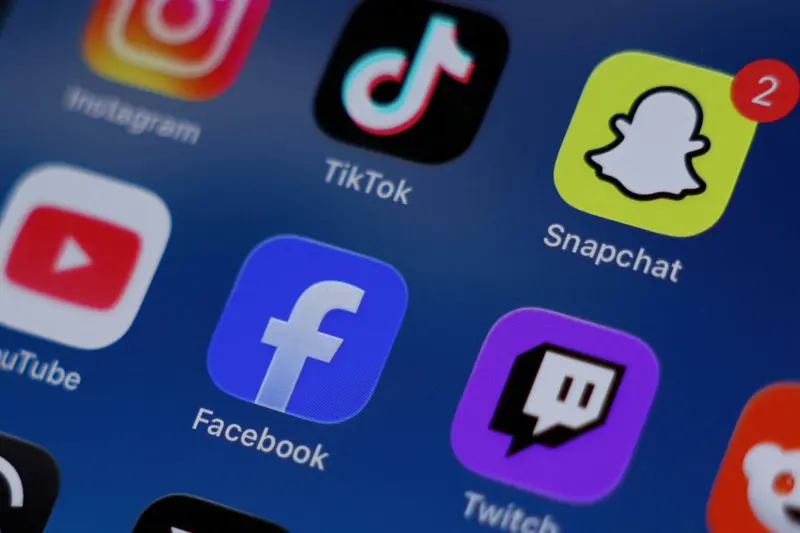Canadá propone prohibir redes sociales a menores de 16 años y regula la inteligencia artificial