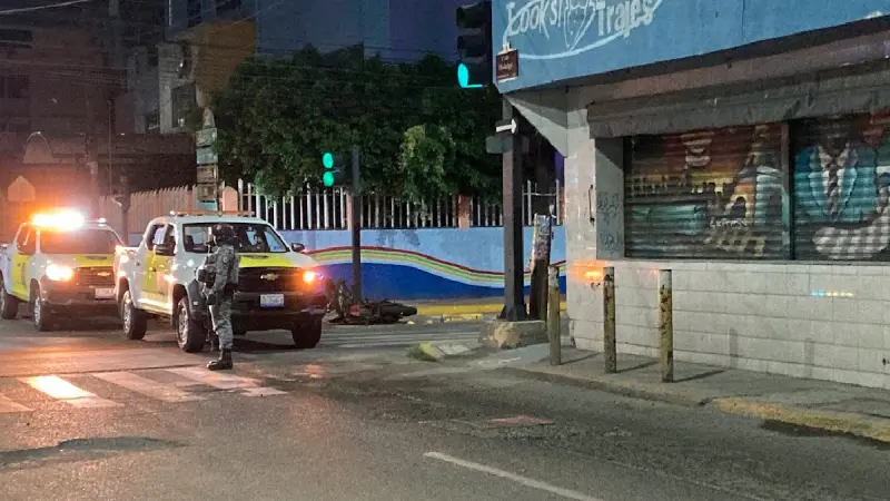 Motociclista y policía resultan lesionados luego de choque
