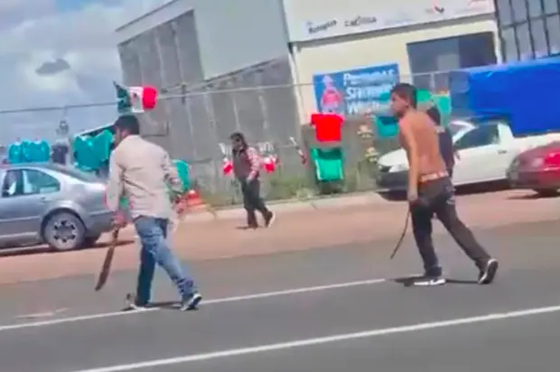 Se desató la riña a machetazos y choques en el Junípero