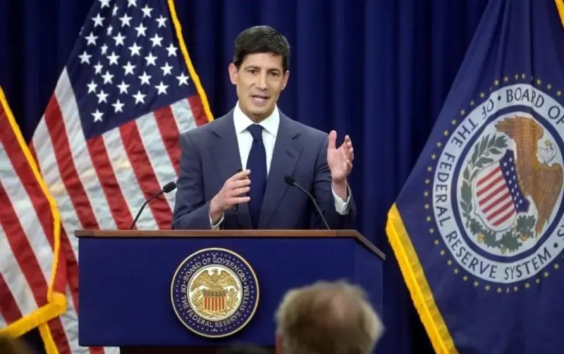 Nombra Kevin Warsh a economistas veteranos como asesores