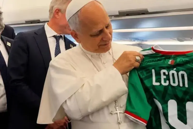 ¿Apoyará a México? El papa León XIV recibe la playera del Tri (VIDEO)